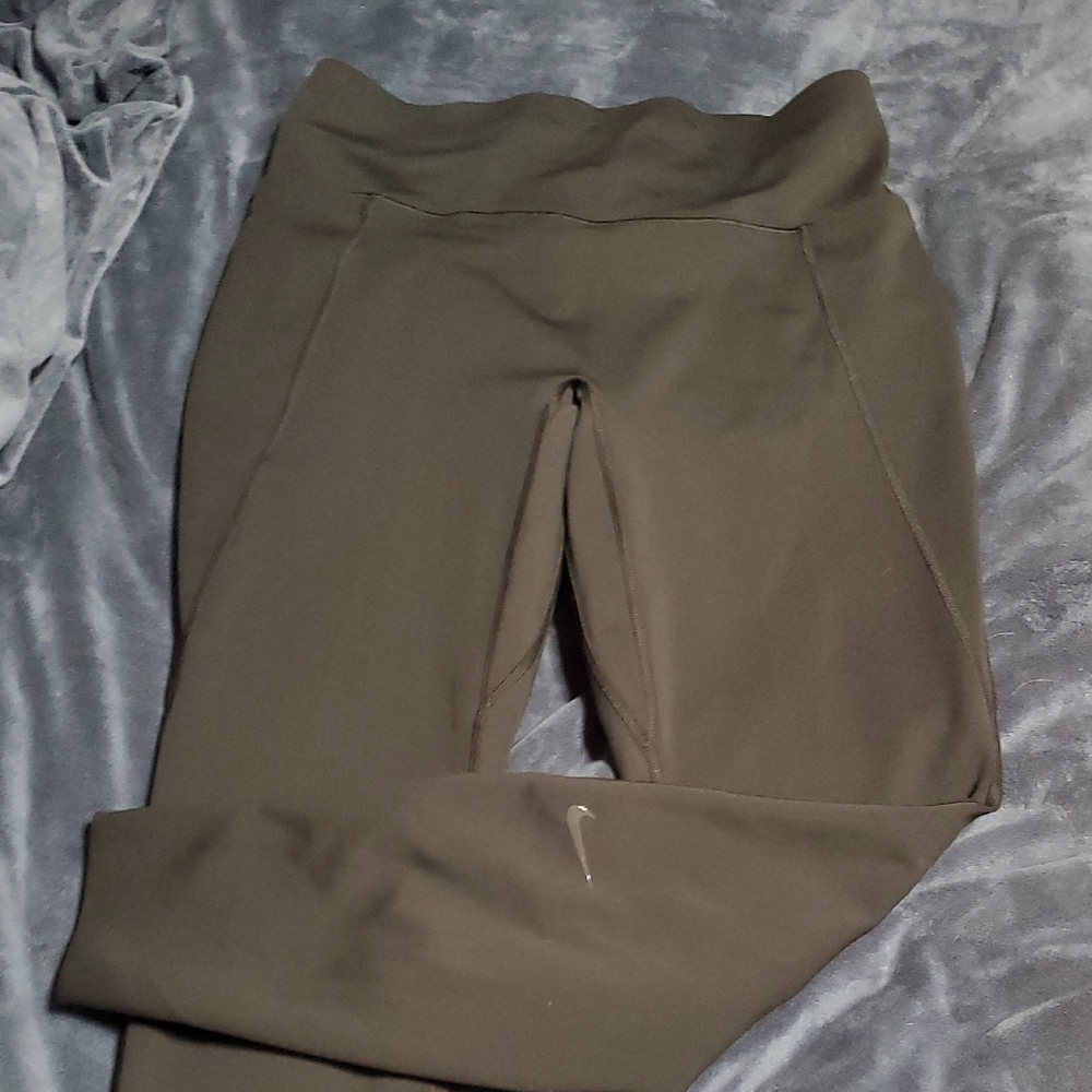 Nike Universa DRI-FIT running Leggings. Size Medium. Brand New Without Tags